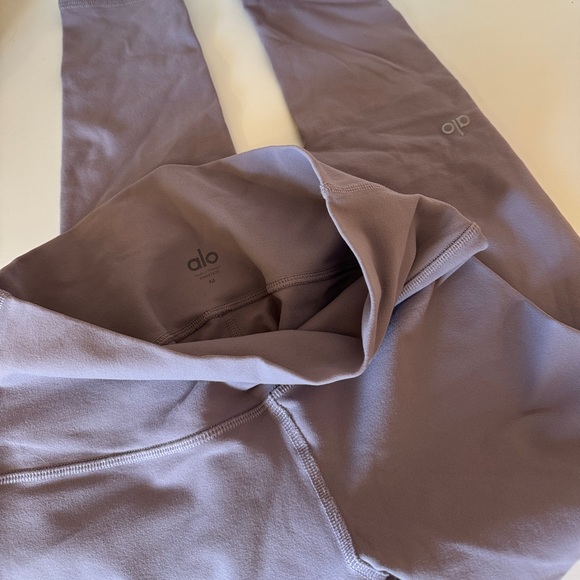 Alo Leggings Light Purple / Lilac - Picture 2 of 4